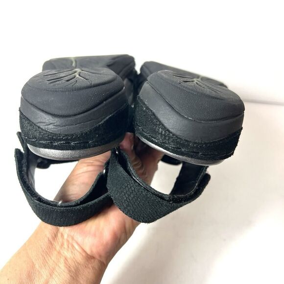EARTH Womens 9B Flat Sandals Black Leather Comfort Casual Sling Back Ankle Strap - Picture 7 of 12